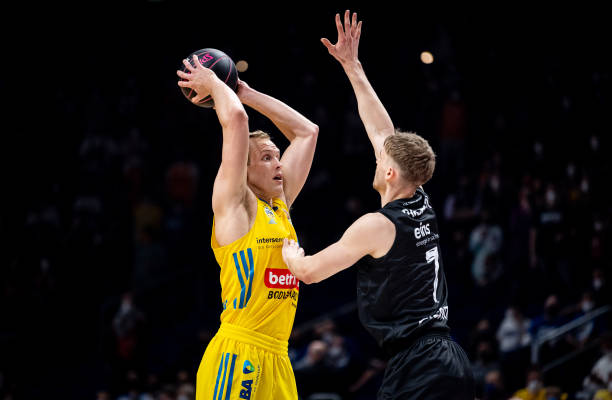 走上球场 走上球场